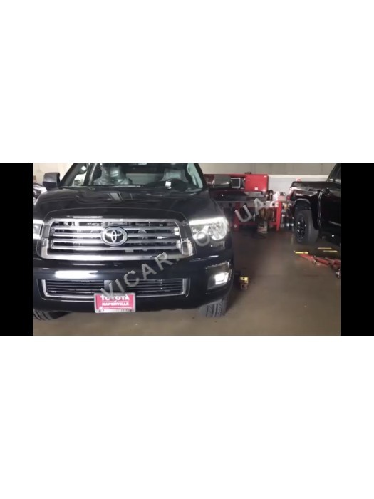 Передние фары Toyota Tundra (2007...)